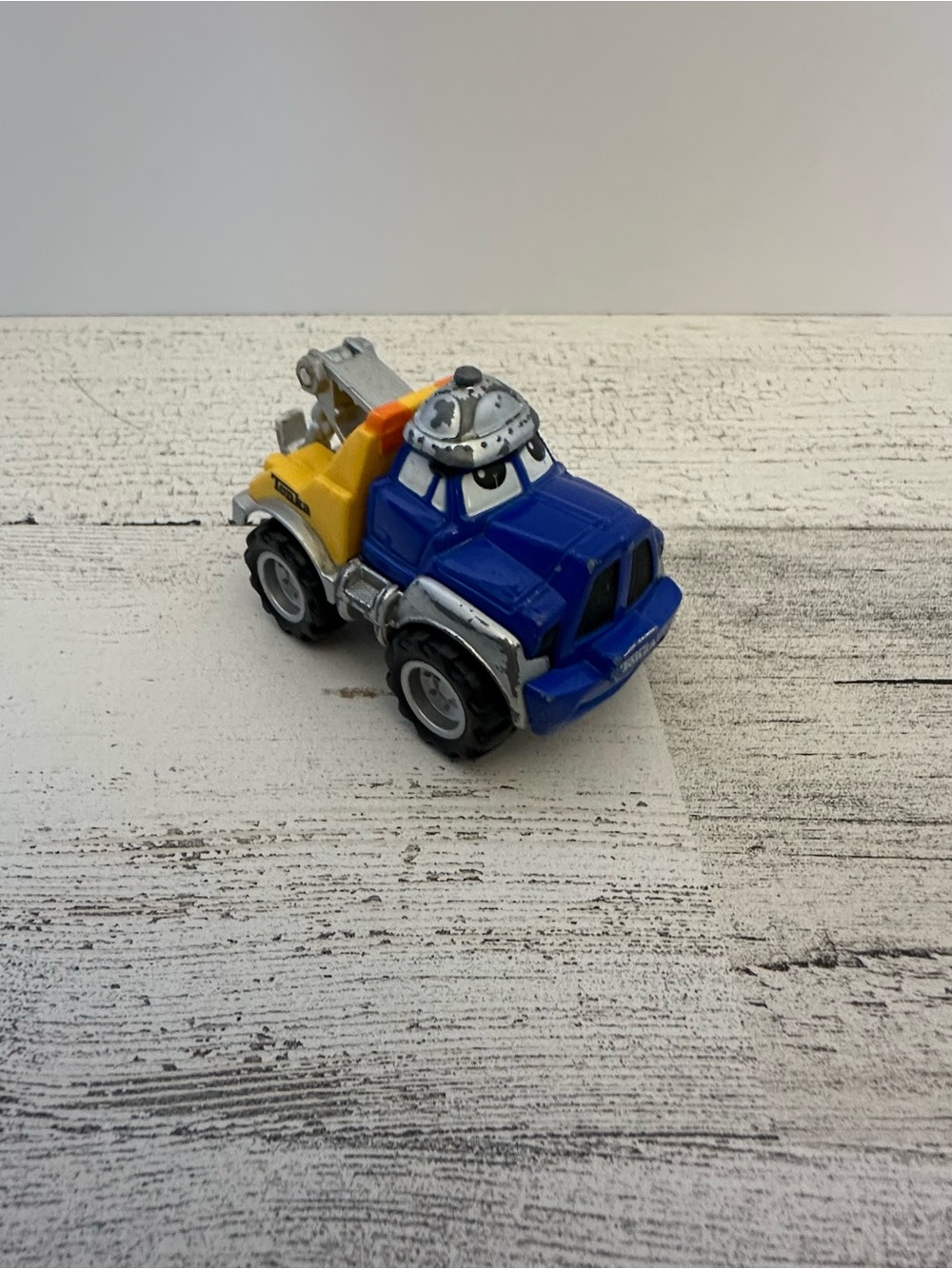TONKA LIL' CHUCK & FRIENDS LIL' CHUCK THE TOW TRUCK BLUE DIECAST
